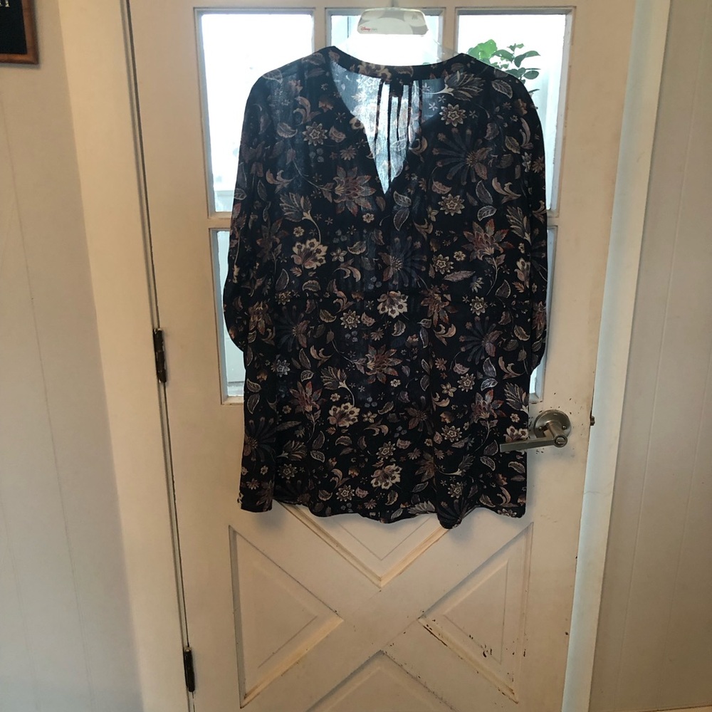R24.    Navy with floral print tunic